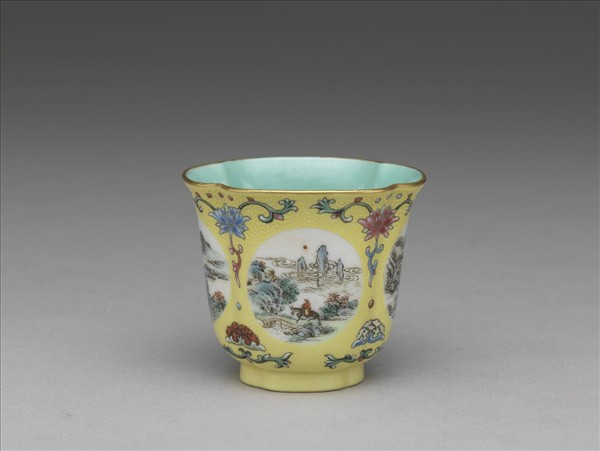 洋彩黃錦地開光四景山水海棠式杯