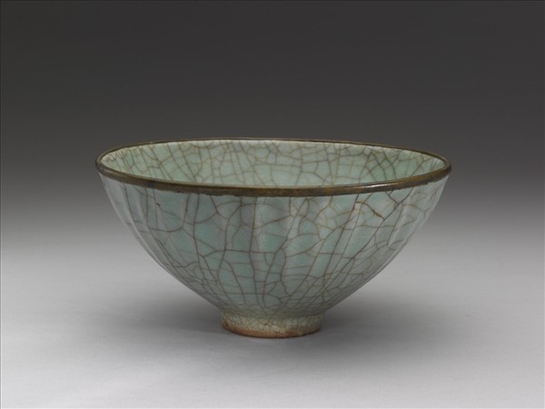 龍泉窯 青瓷菊花式碗