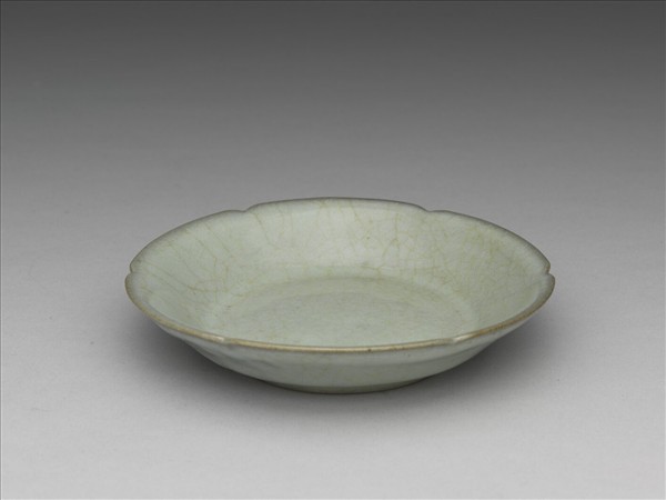 青瓷葵口碟