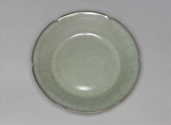 青瓷葵口碟