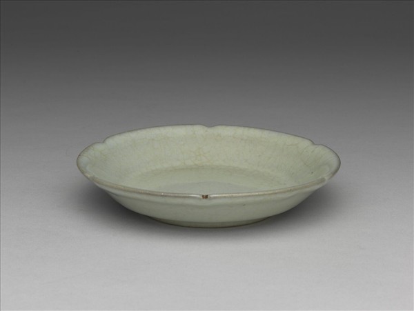 青瓷葵口碟