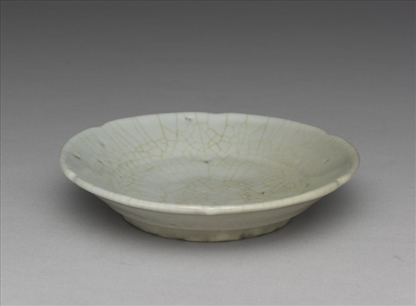 青瓷葵口碟