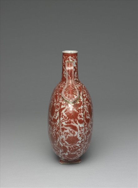 釉裡紅番蓮紋扁壺