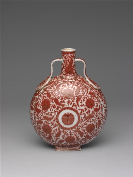 釉裡紅番蓮紋扁壺