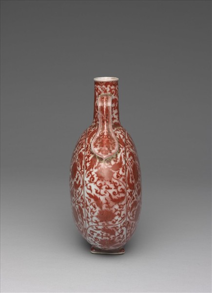 釉裡紅番蓮紋扁壺