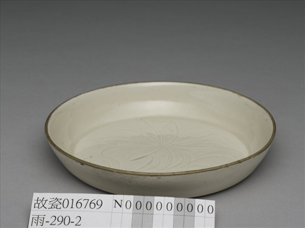 定窯 白瓷劃花蓮花紋碟