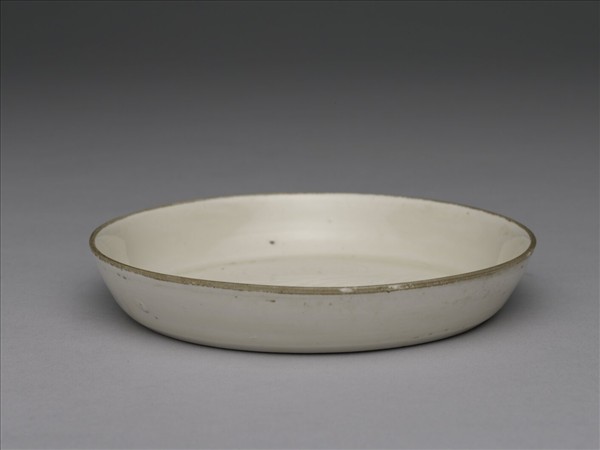 定窯 白瓷劃花蓮花紋碟