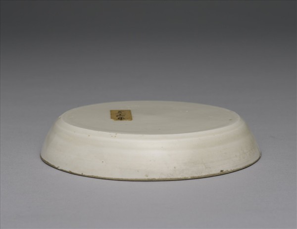 定窯 白瓷劃花蓮花紋碟