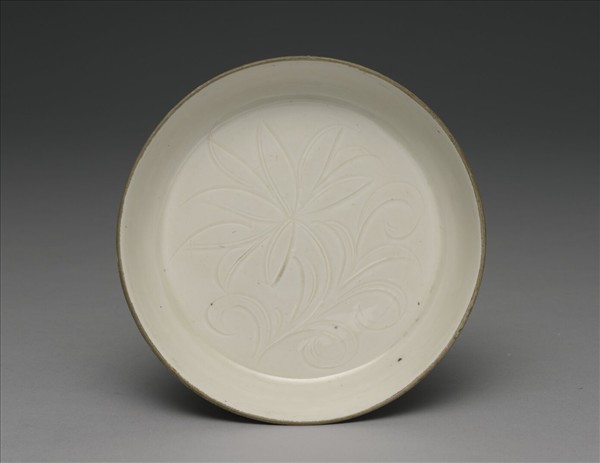 定窯 白瓷劃花蓮花紋碟