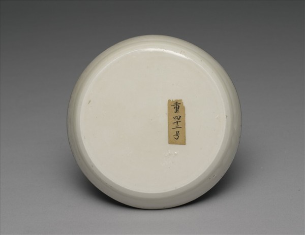 定窯 白瓷劃花蓮花紋碟