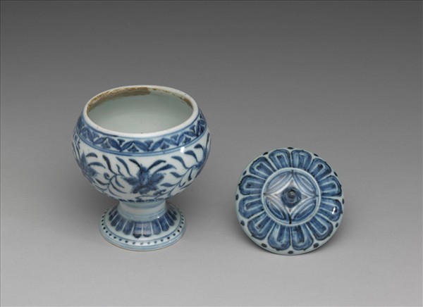 青花纏枝花卉紋豆