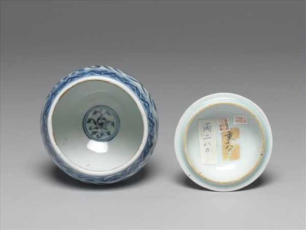 青花纏枝花卉紋豆