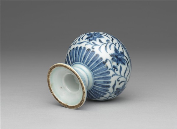 青花纏枝花卉紋豆