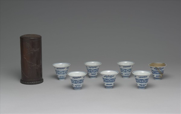 青花火燄八卦紋杯