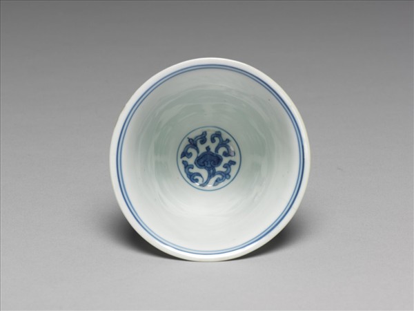 青花火燄八卦紋杯