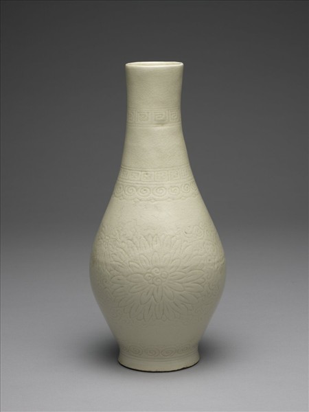 定窯 白瓷劃花菊花紋橄欖瓶