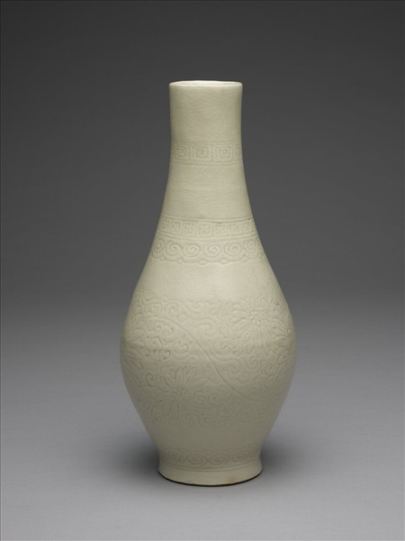 定窯 白瓷劃花菊花紋橄欖瓶