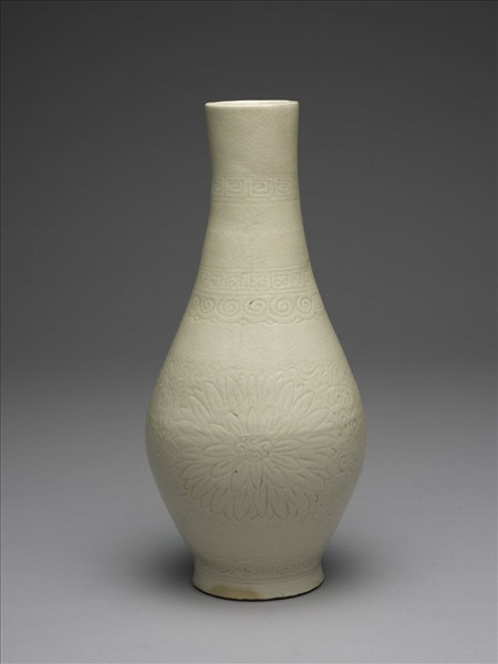定窯 白瓷劃花菊花紋橄欖瓶