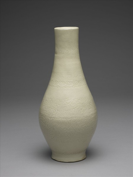 定窯 白瓷劃花菊花紋橄欖瓶