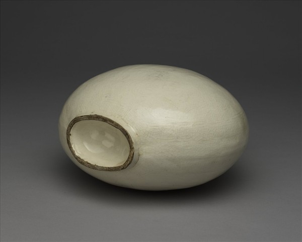 白瓷印花靈芝紋扁壺