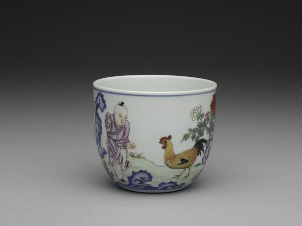 粉彩雞缸杯