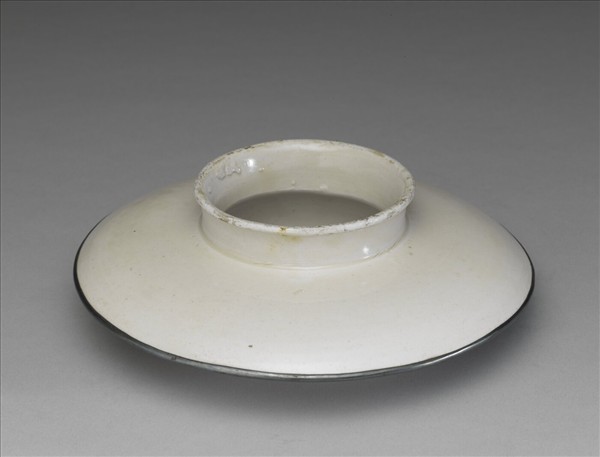 定窯 白瓷劃花回紋碗托