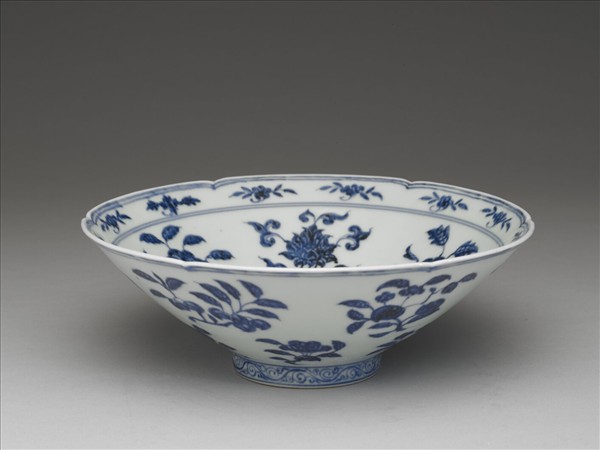 青花四季花果紋葵口碗