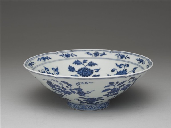 青花四季花果紋葵口碗