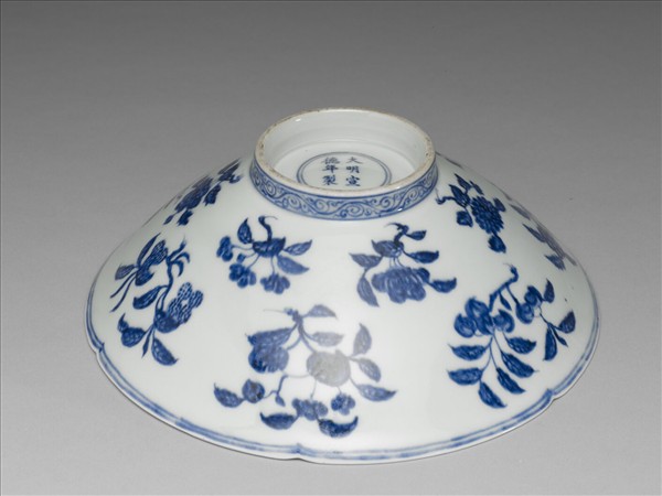 青花四季花果紋葵口碗