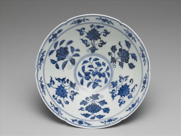 青花四季花果紋葵口碗