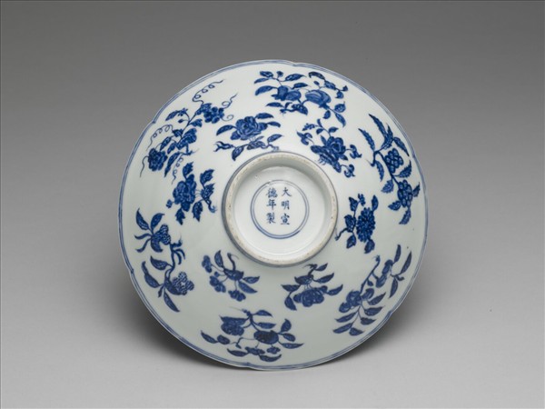 青花四季花果紋葵口碗