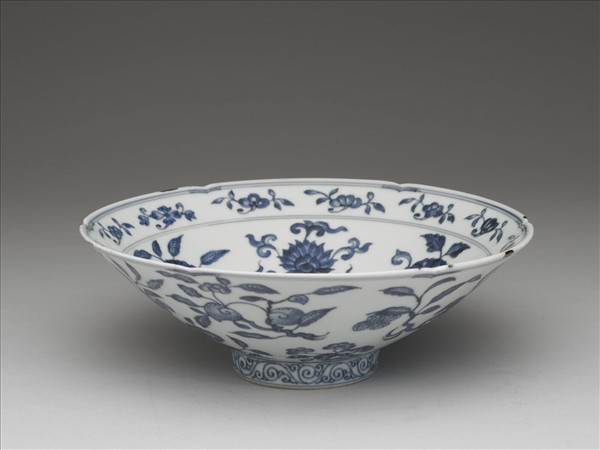 青花四季花果紋葵口碗