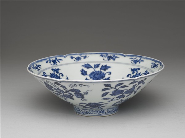 青花四季花果紋葵口碗