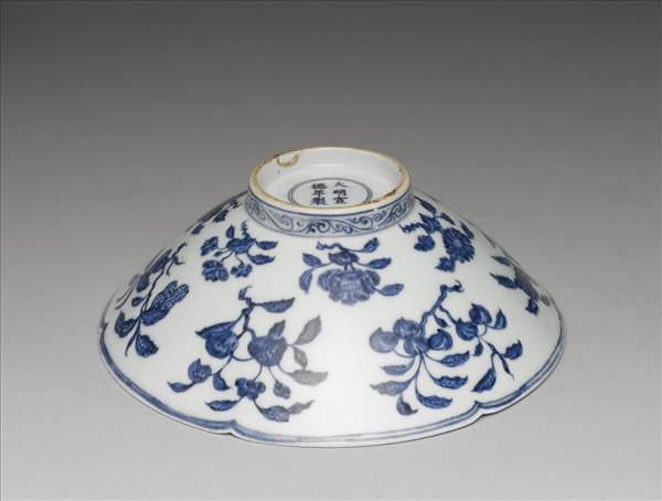 青花四季花果紋葵口碗