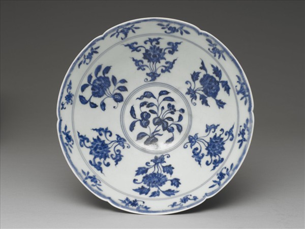 青花四季花果紋葵口碗