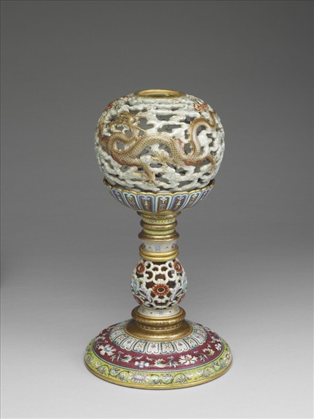 粉彩鏤空雲龍紋轉心冠架