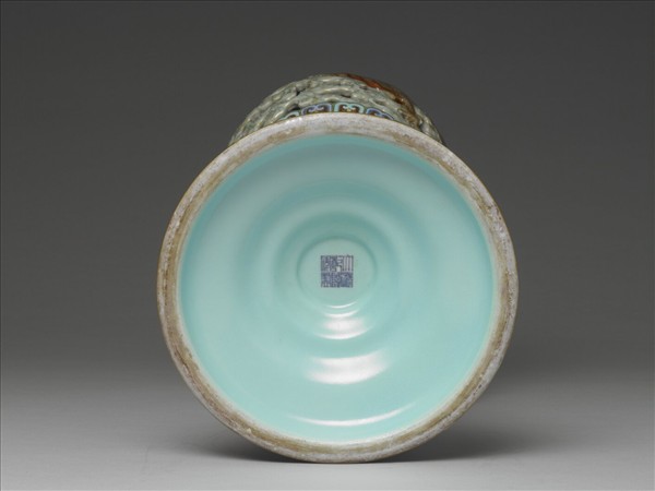 粉彩鏤空雲龍紋轉心冠架