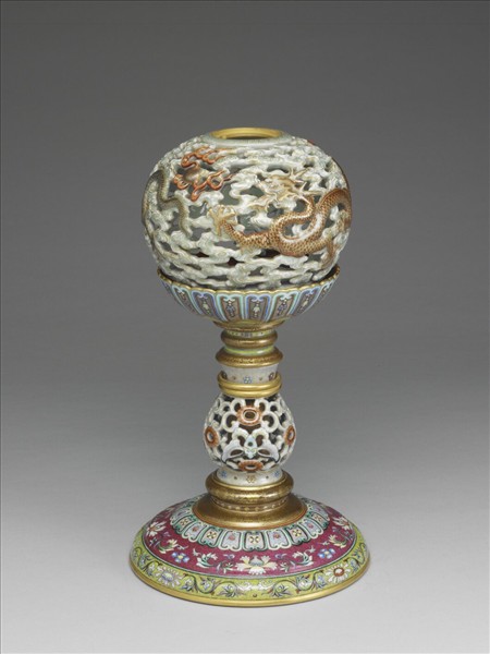 粉彩鏤空雲龍紋轉心冠架