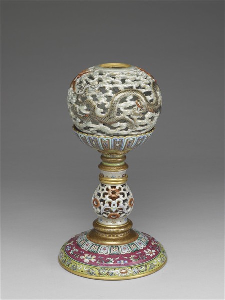 粉彩鏤空雲龍紋轉心冠架