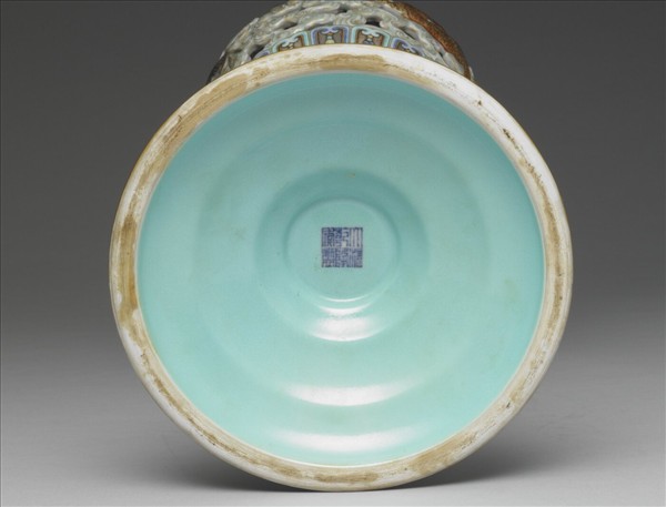 粉彩鏤空雲龍紋轉心冠架