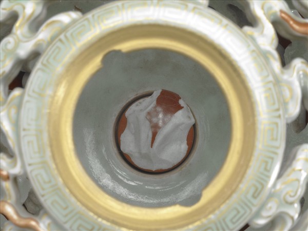 粉彩鏤空雲龍紋轉心冠架