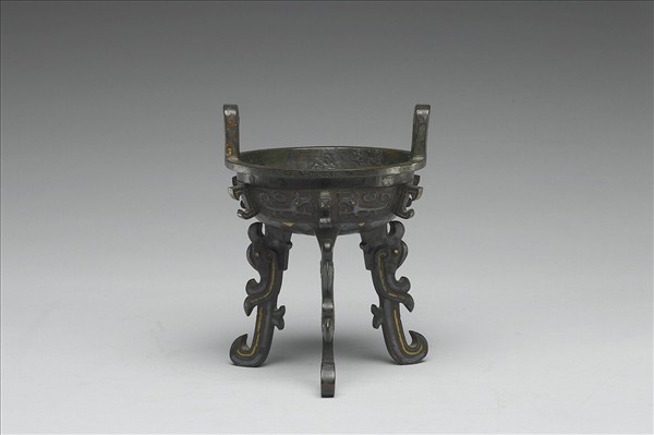 錯金銀鳥紋扁足鼎