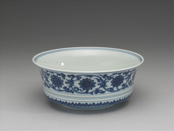 青花番蓮紋碗
