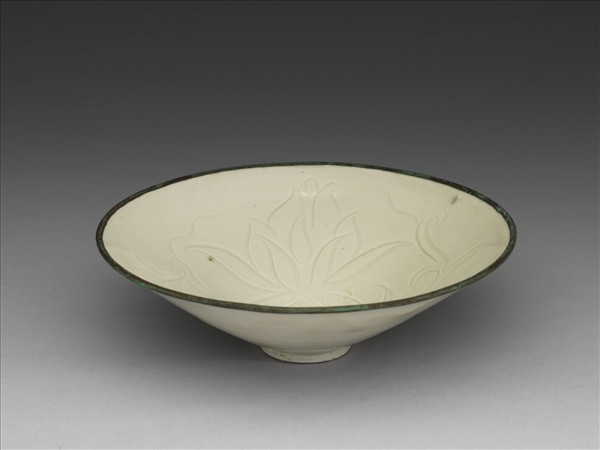 定窯 白瓷劃花蓮花紋碗