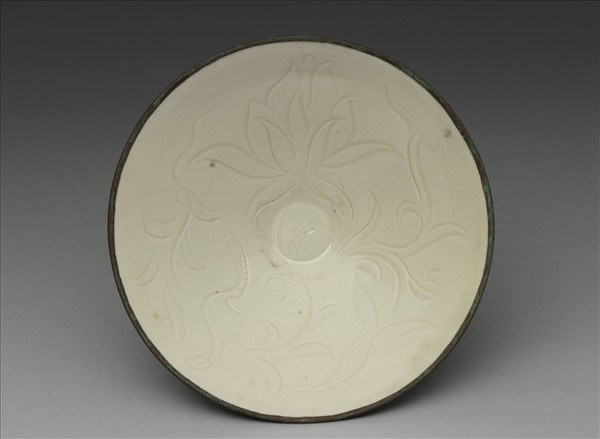 定窯 白瓷劃花蓮花紋碗