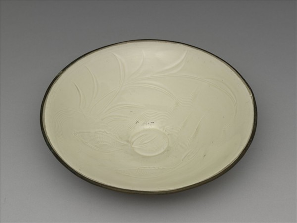 定窯 白瓷劃花雙魚紋笠式碗