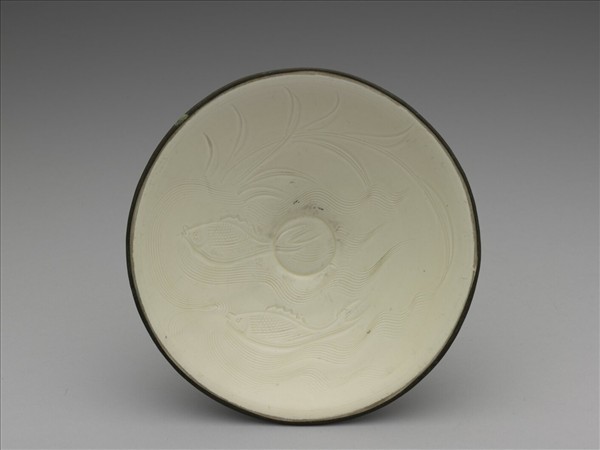 定窯 白瓷劃花雙魚紋笠式碗