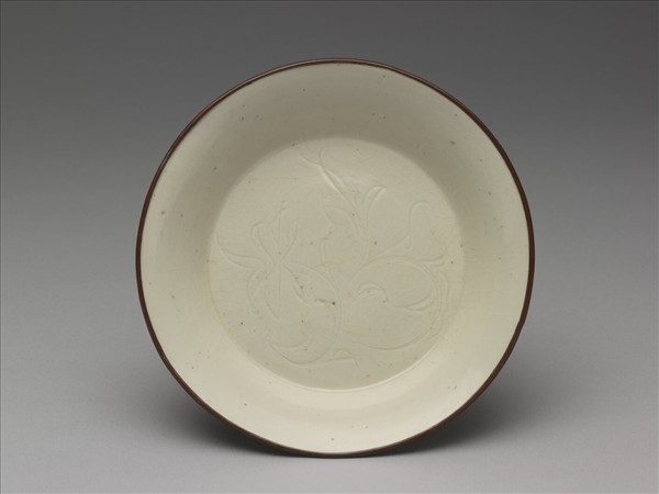 定窯 白瓷劃花蓮花紋碟
