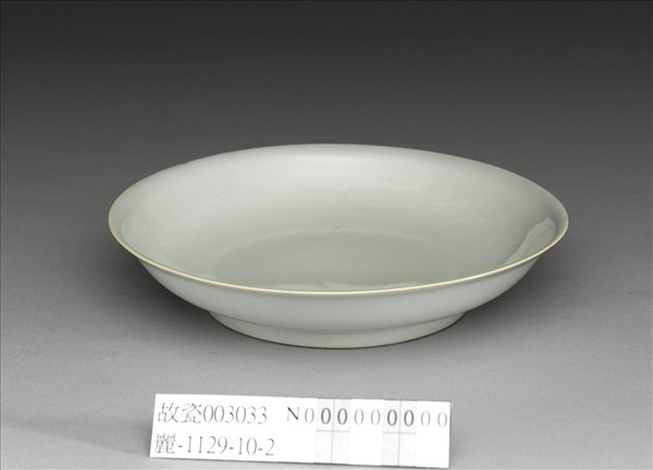 白瓷暗花鳳凰紋盤