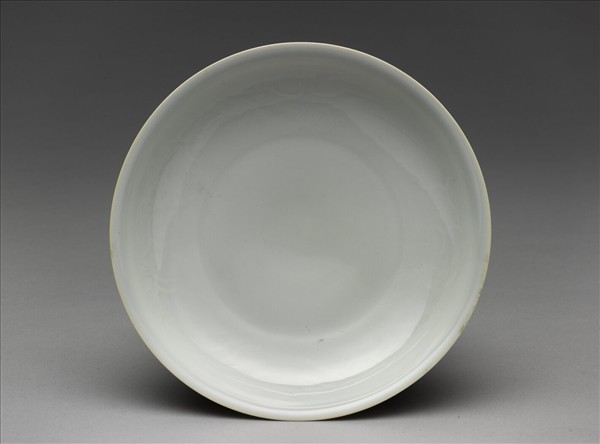 白瓷暗花鳳凰紋盤